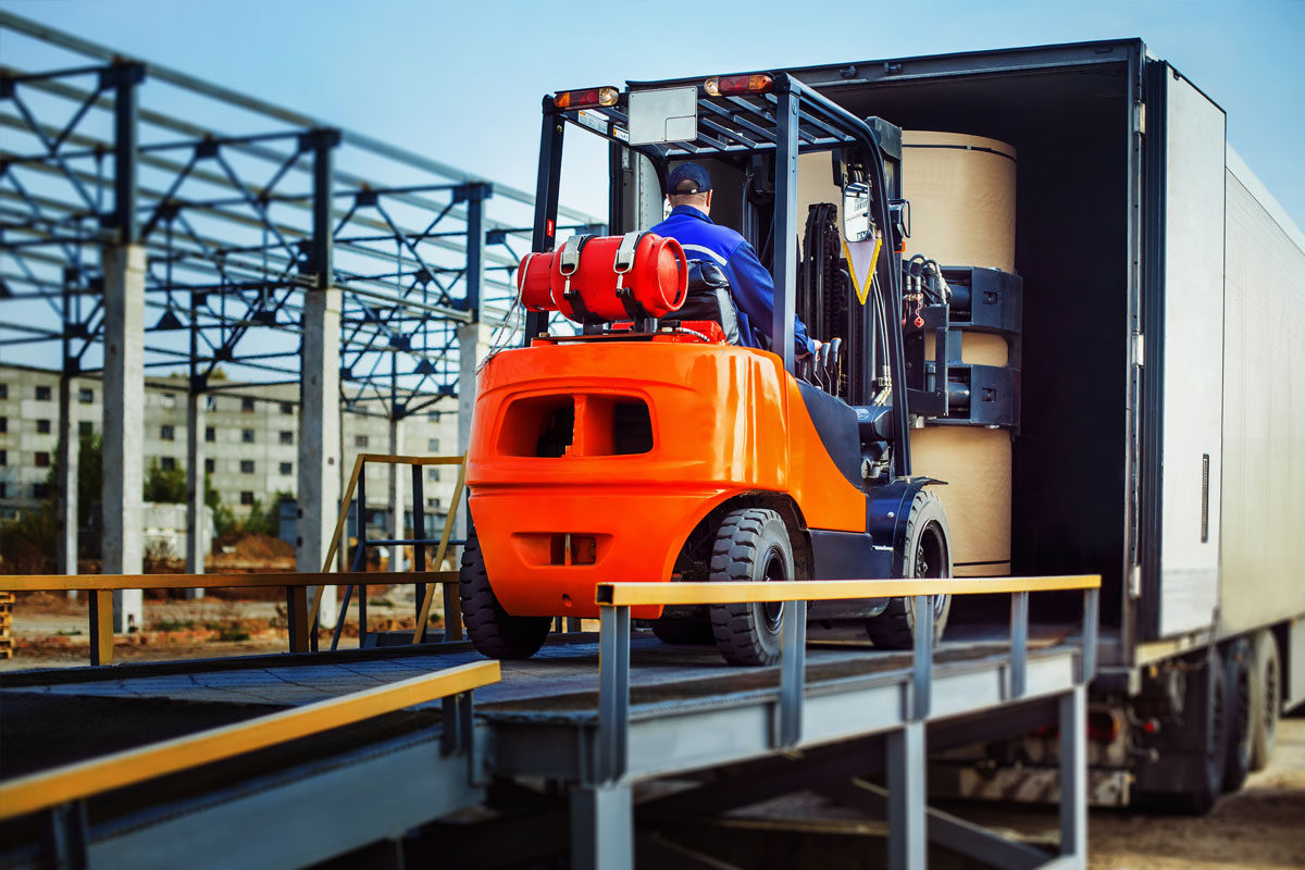 forklift-loading-truck